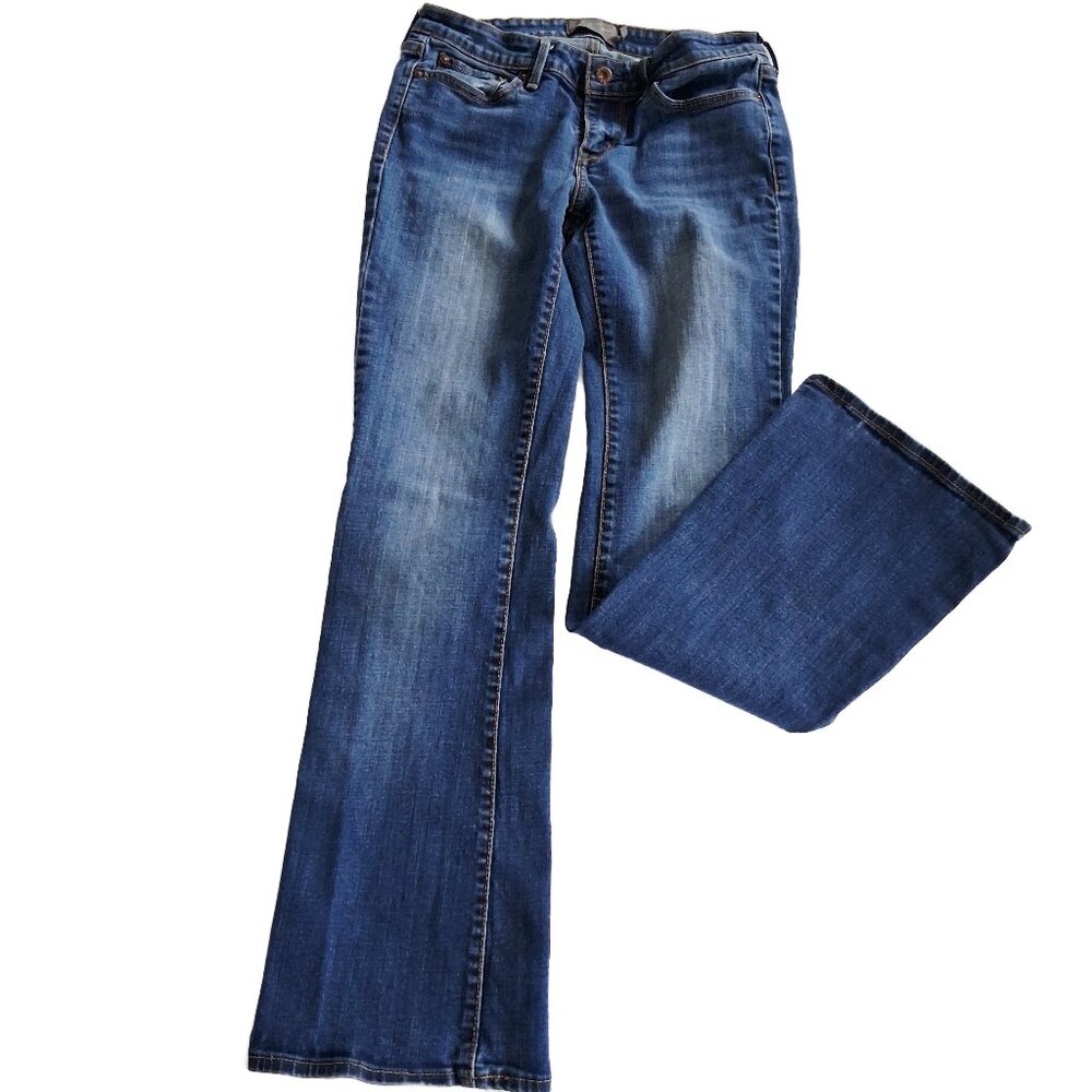 3/$25 Levi's Slight Curve Classic Bootcut Medium Wash Jeans Size 4 / 27